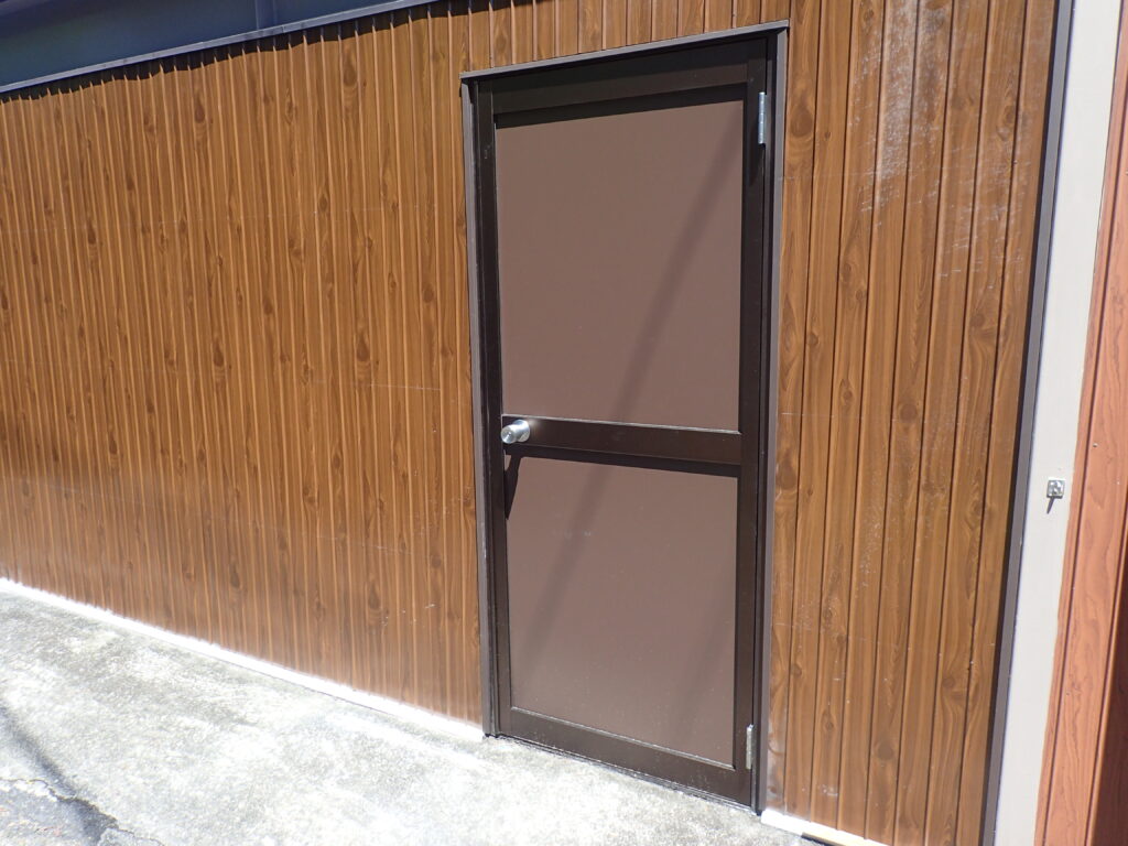 外壁板金工事・汎用ドア